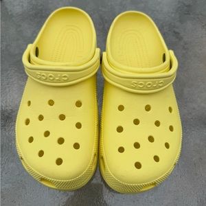 ⭐️⭐️BEAUTIFUL YELLOW CROCS⭐️⭐️